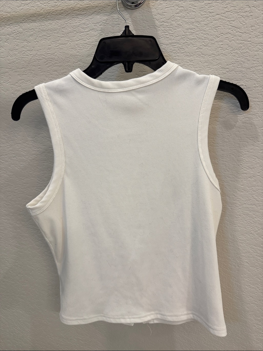 Sleeveless White Ribbed Button-Front Tank Top - Picture 2 of 2
